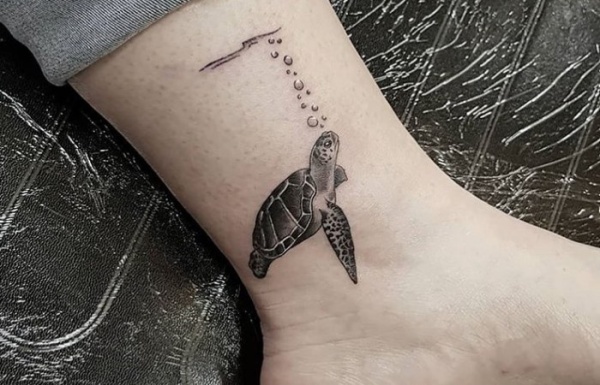 40 Cool Example of Sea turtle Tattoo and Their Meaning